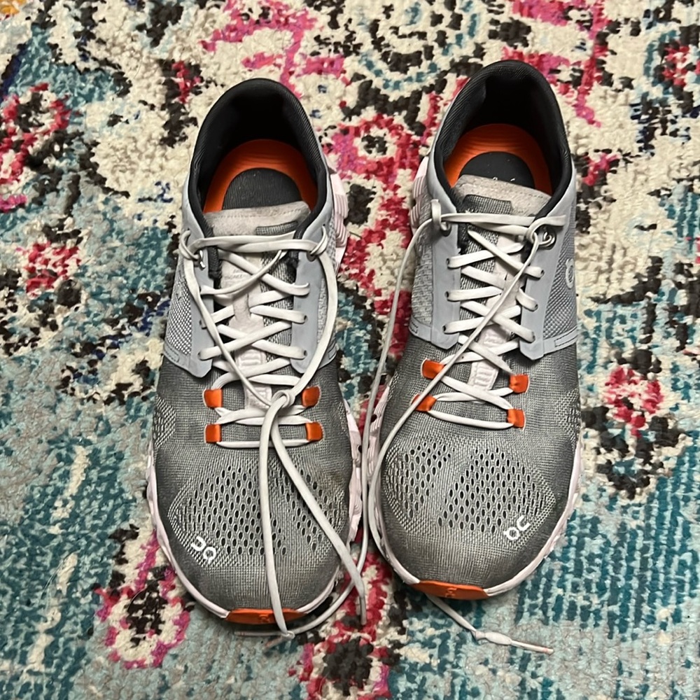 On running sneakers cloudtec Helion